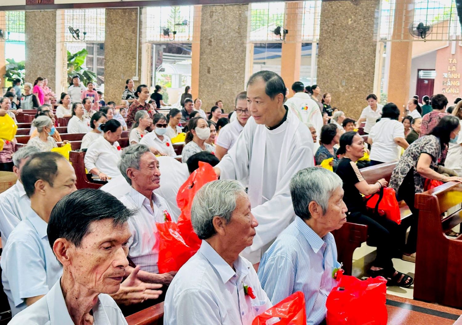 Đừng hiểu sai mô hình chăm sóc người già của giáo xứ